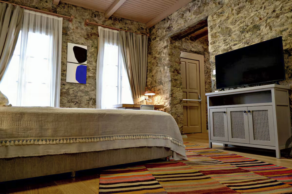 Deluxe Design Çift Kişilik Yatak