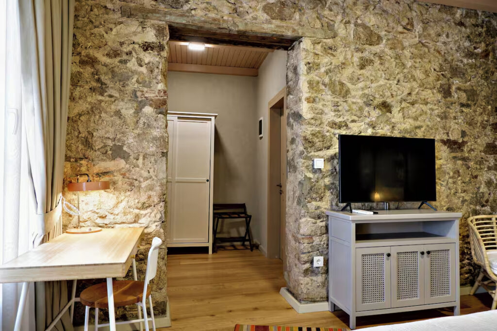 Deluxe Design Çift Kişilik Yatak