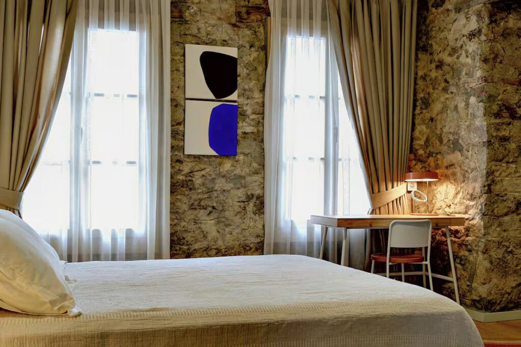 Deluxe Design Çift Kişilik Yatak
